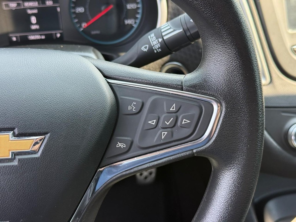 Chevrolet Malibu Vehicle Full-screen Gallery Image 21