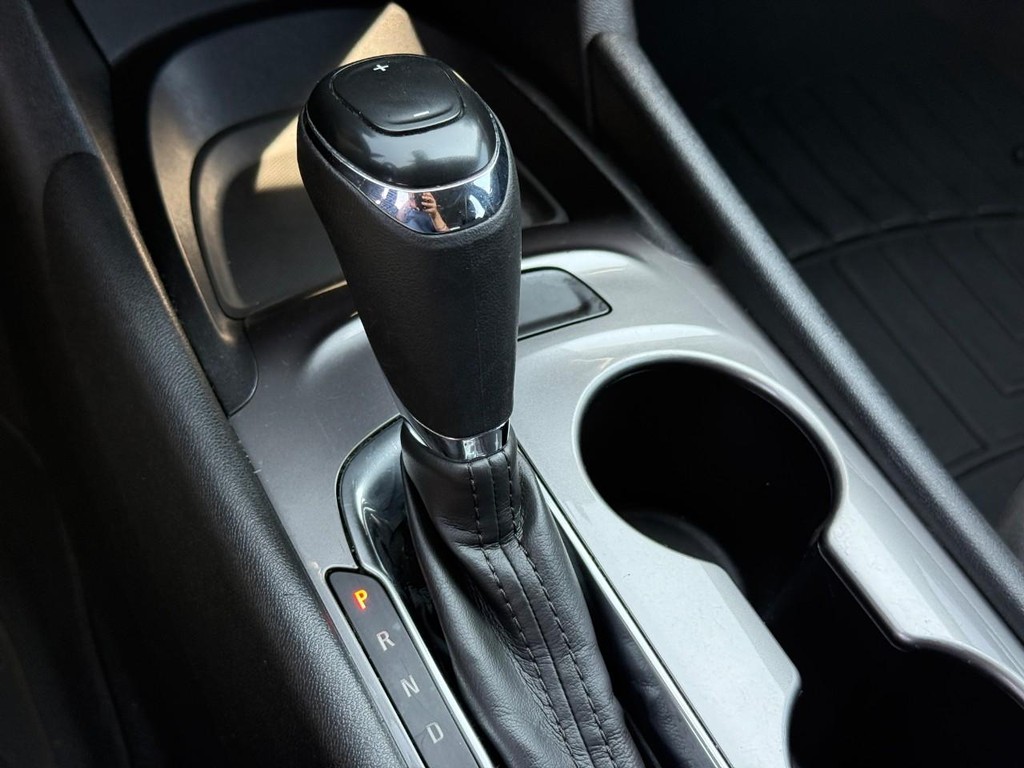Chevrolet Malibu Vehicle Full-screen Gallery Image 23