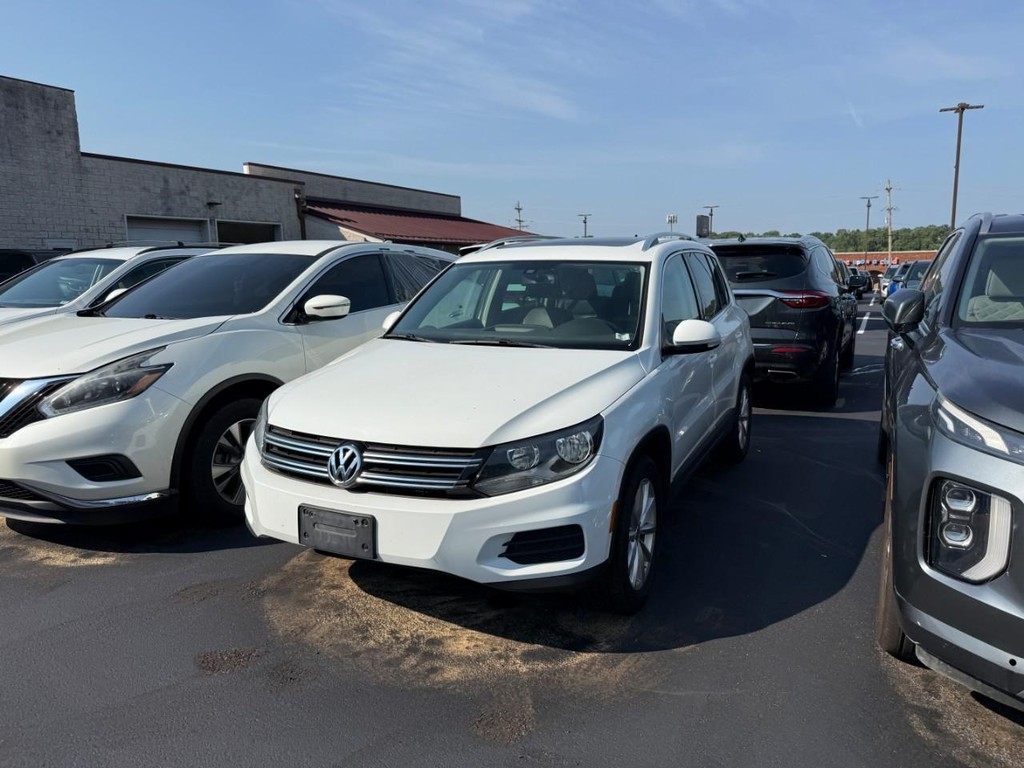Volkswagen Tiguan Vehicle Full-screen Gallery Image 03