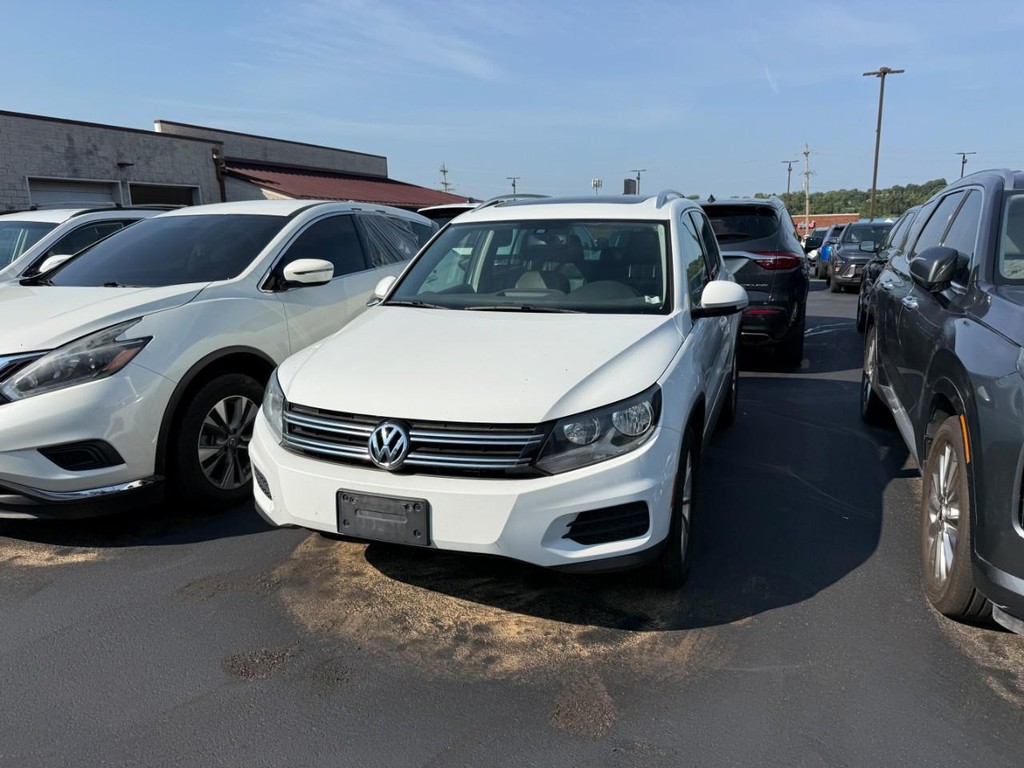 Volkswagen Tiguan Vehicle Full-screen Gallery Image 04