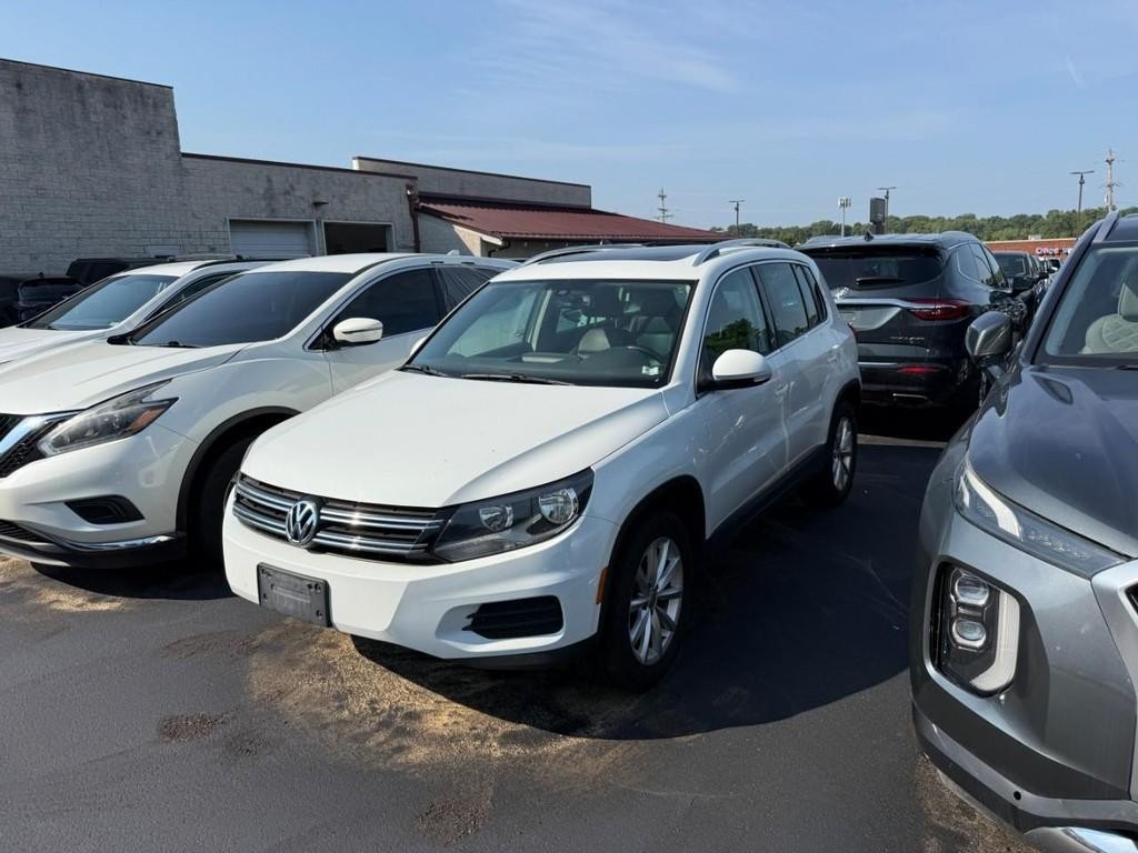 Volkswagen Tiguan Vehicle Full-screen Gallery Image 06