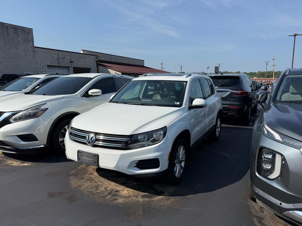 Volkswagen Tiguan Vehicle Full-screen Gallery Image 08