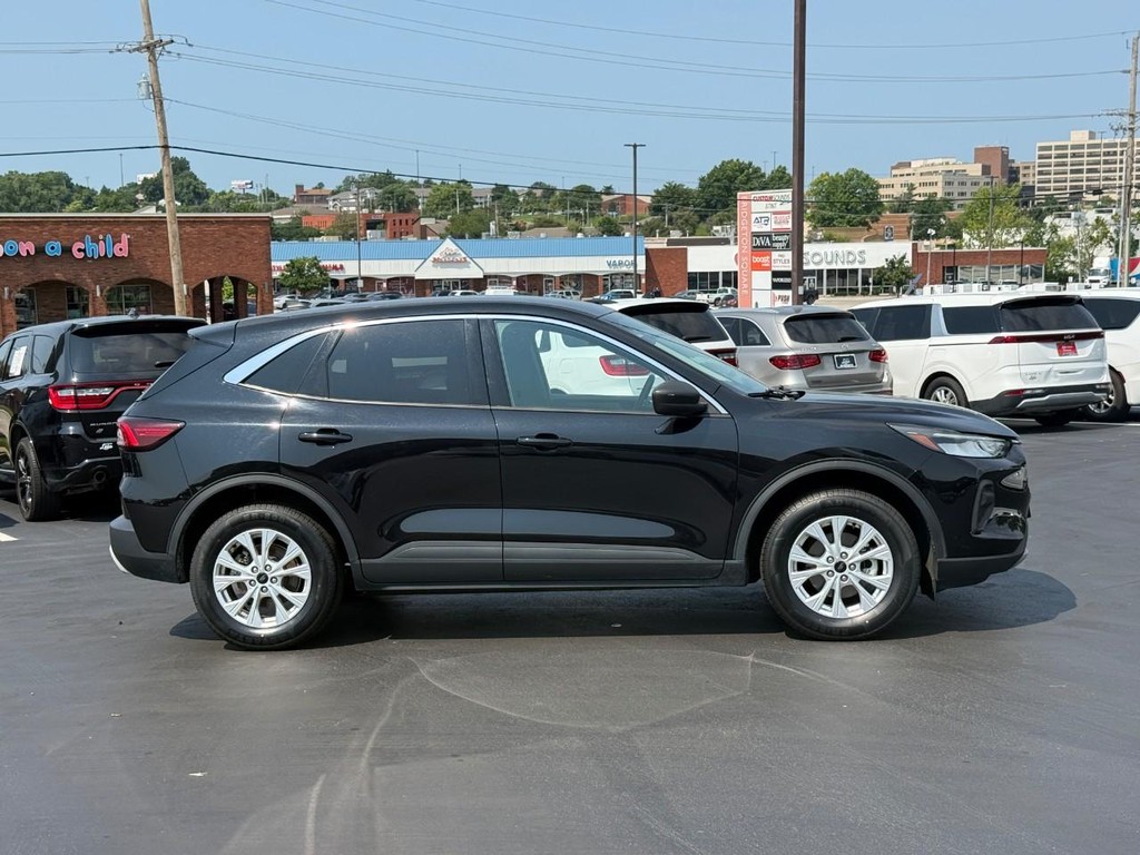 Ford Escape Vehicle Full-screen Gallery Image 02