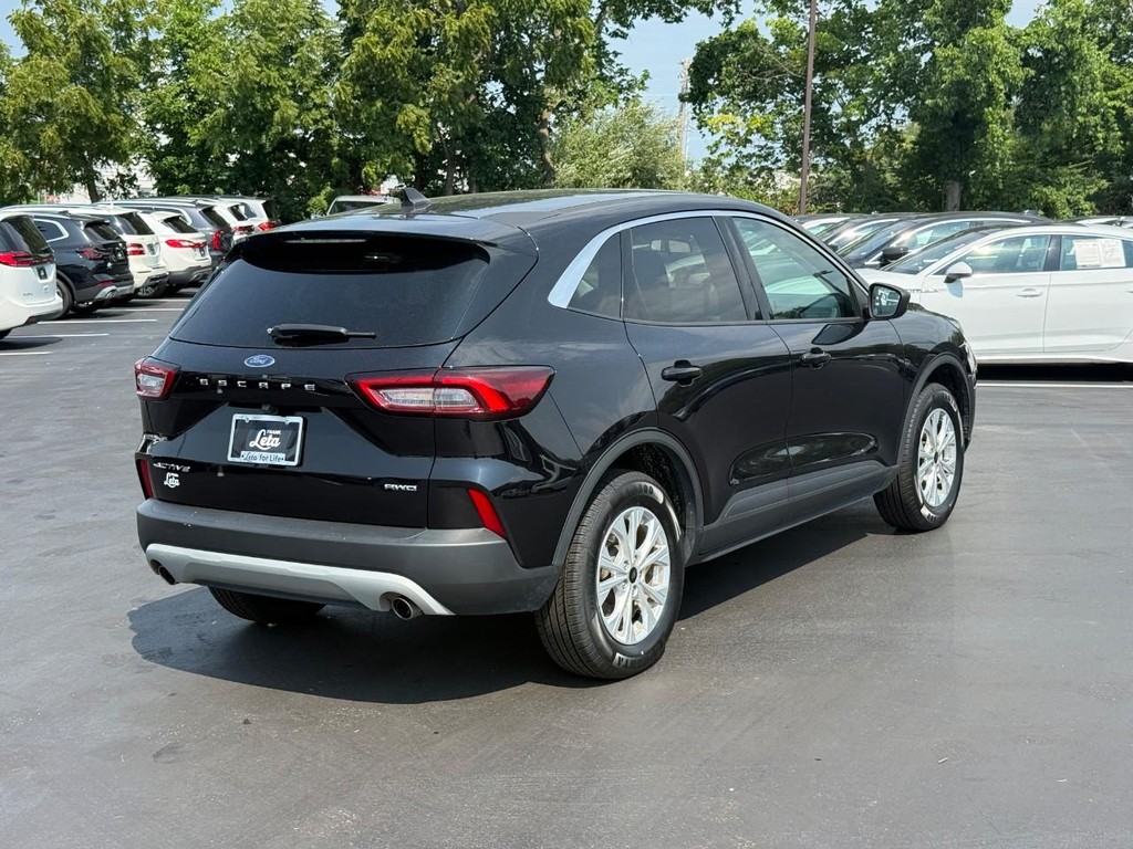 Ford Escape Vehicle Full-screen Gallery Image 03