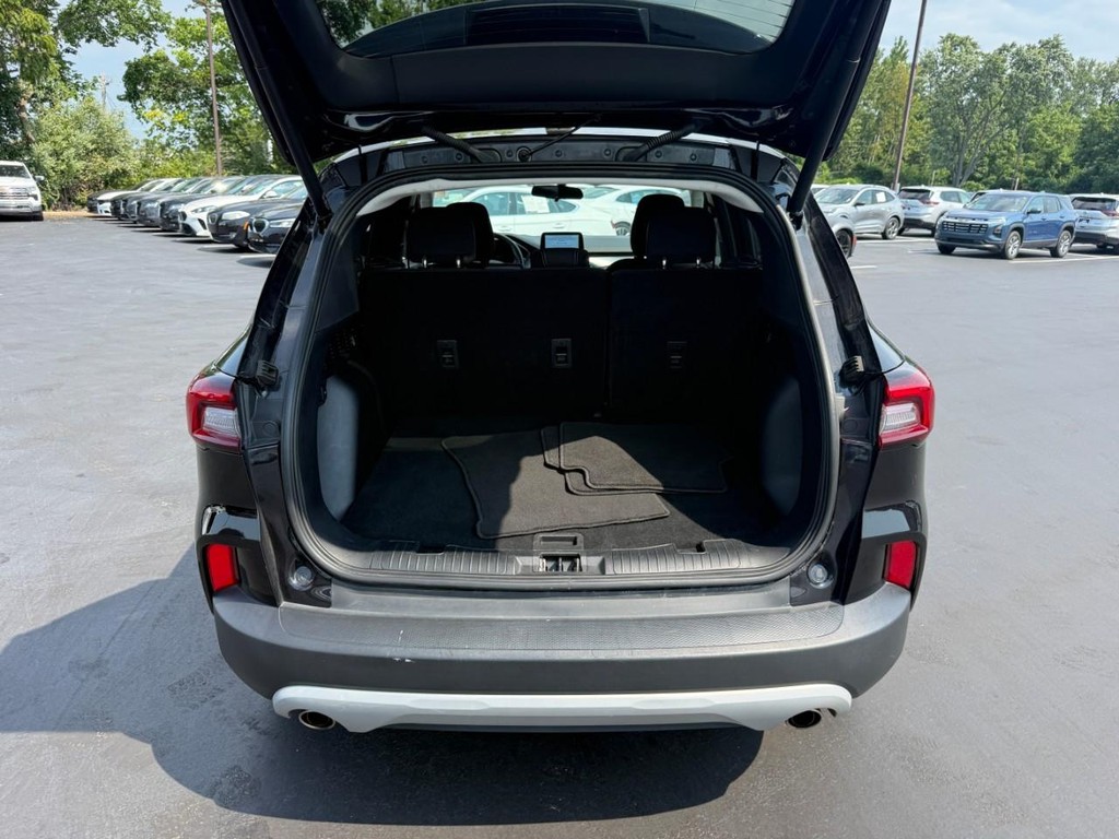 Ford Escape Vehicle Full-screen Gallery Image 07