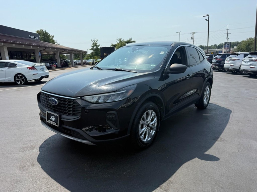 Ford Escape Vehicle Full-screen Gallery Image 09