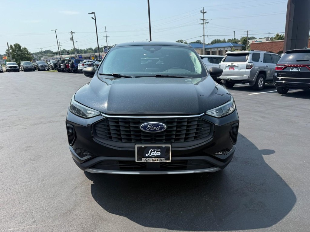 Ford Escape Vehicle Full-screen Gallery Image 10