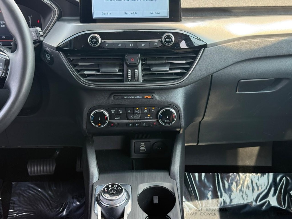 Ford Escape Vehicle Full-screen Gallery Image 15