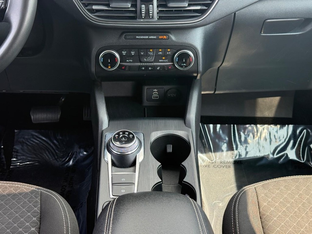 Ford Escape Vehicle Full-screen Gallery Image 16