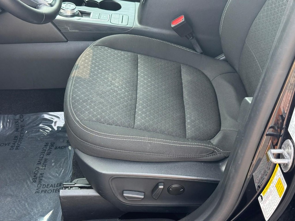 Ford Escape Vehicle Full-screen Gallery Image 19
