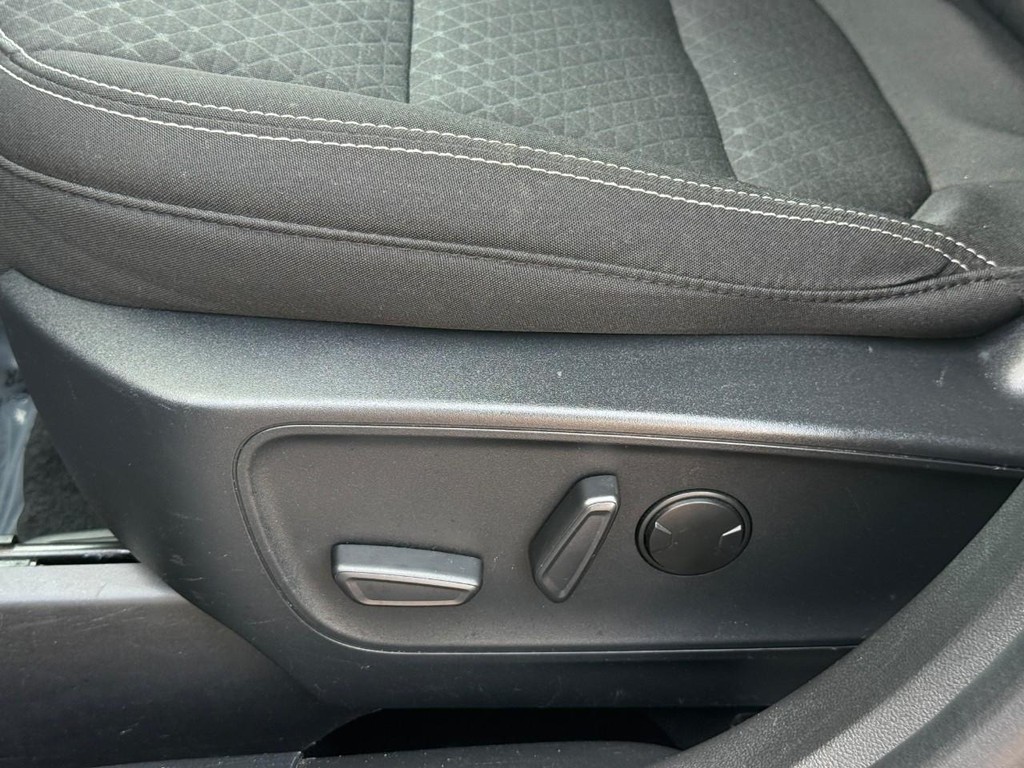 Ford Escape Vehicle Full-screen Gallery Image 20