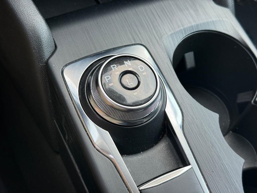 Ford Escape Vehicle Full-screen Gallery Image 24