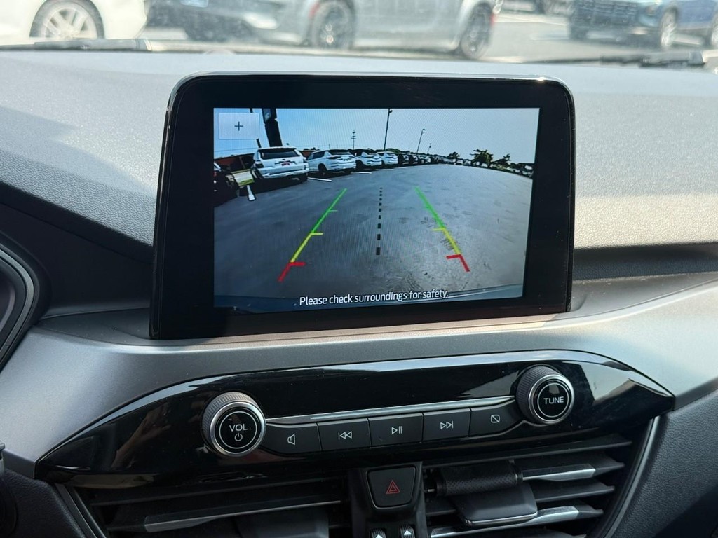 Ford Escape Vehicle Full-screen Gallery Image 26