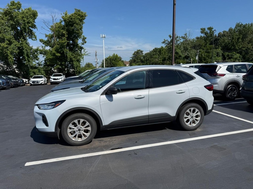 Ford Escape Vehicle Full-screen Gallery Image 07