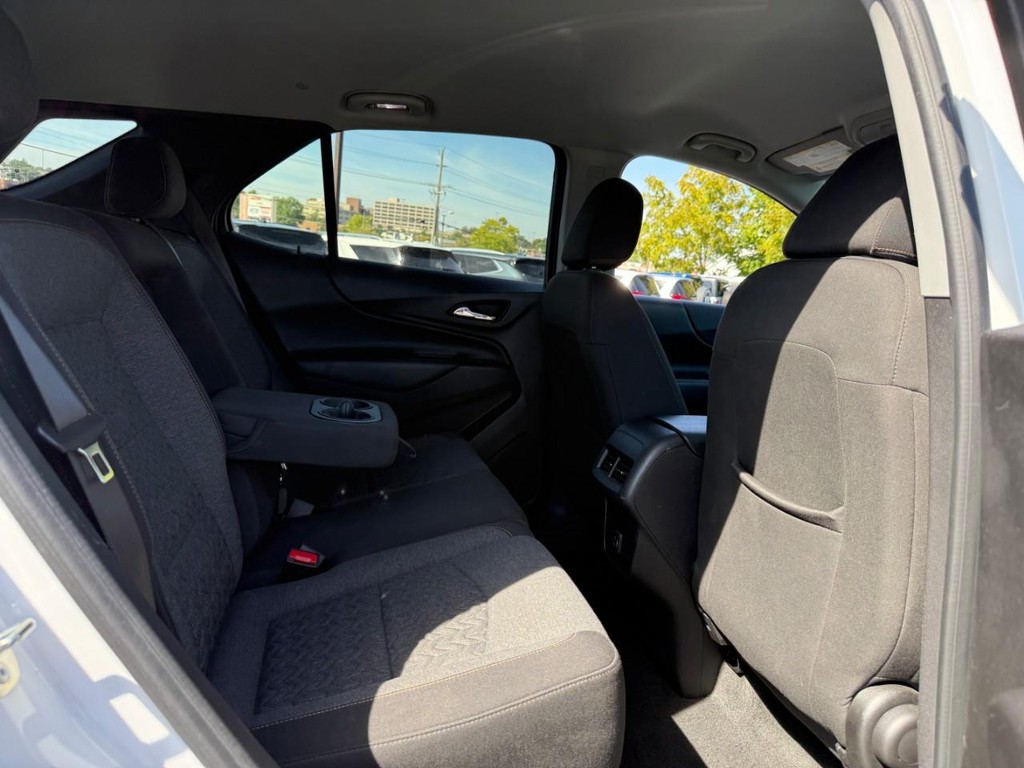 Chevrolet Equinox Vehicle Full-screen Gallery Image 11