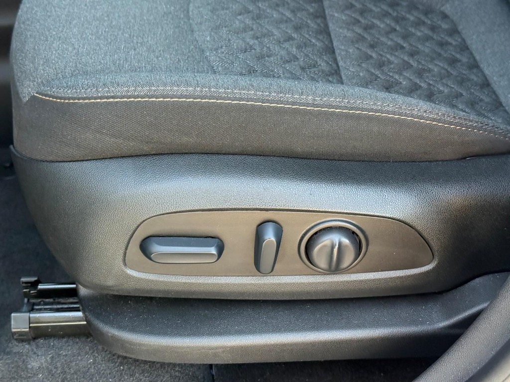 Chevrolet Equinox Vehicle Full-screen Gallery Image 19