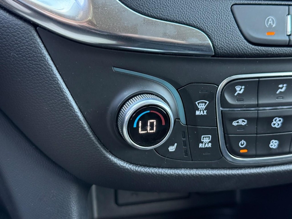 Chevrolet Equinox Vehicle Full-screen Gallery Image 23
