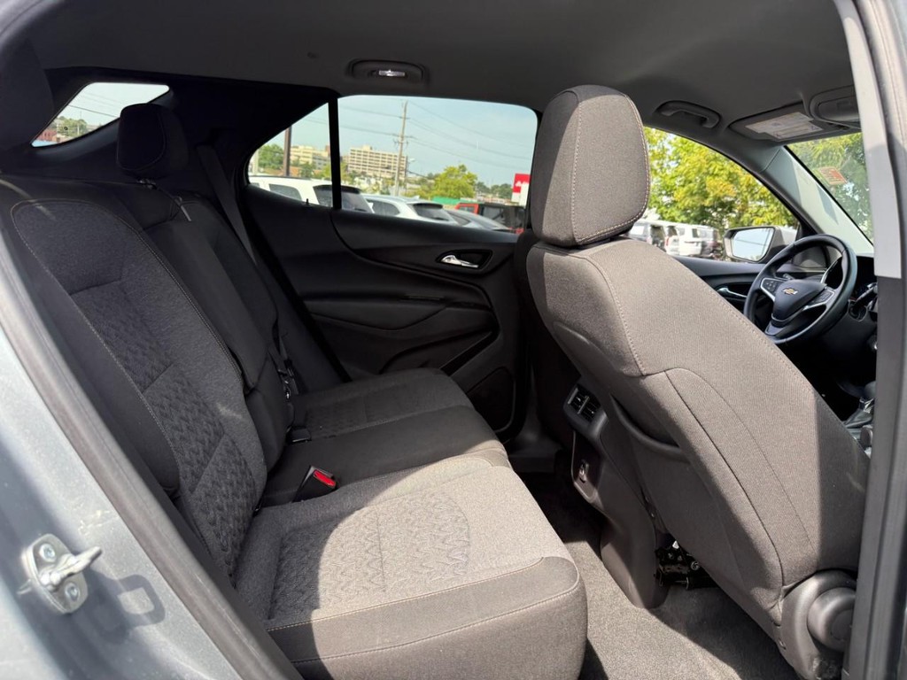 Chevrolet Equinox Vehicle Full-screen Gallery Image 11