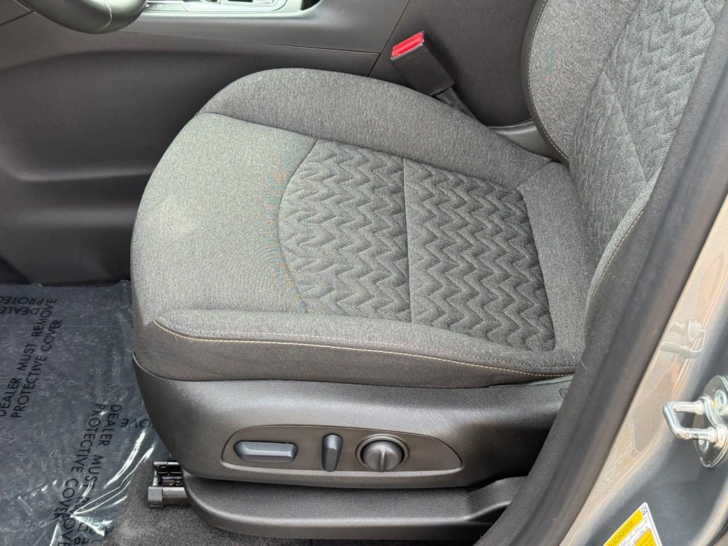 Chevrolet Equinox Vehicle Full-screen Gallery Image 17