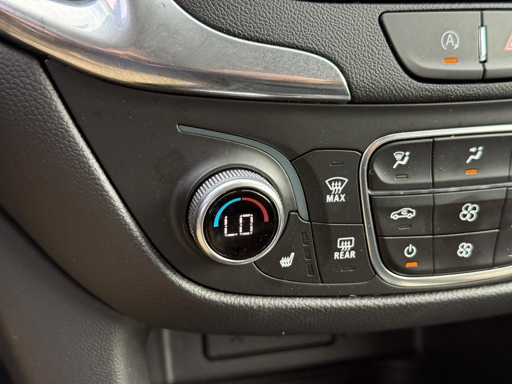 Chevrolet Equinox Vehicle Full-screen Gallery Image 23