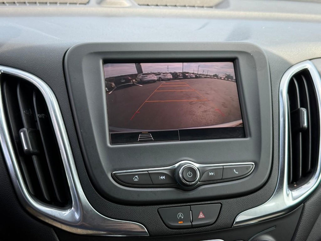 Chevrolet Equinox Vehicle Full-screen Gallery Image 24