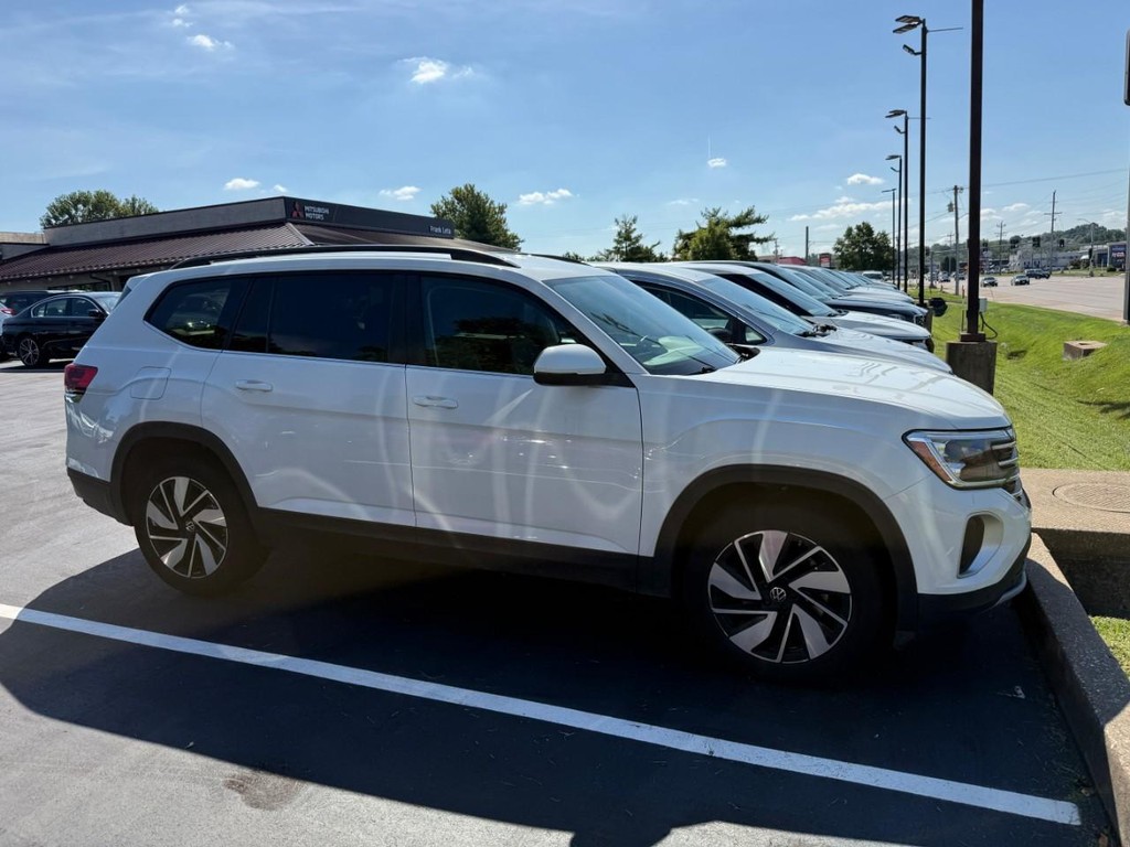 Volkswagen Atlas Vehicle Full-screen Gallery Image 03