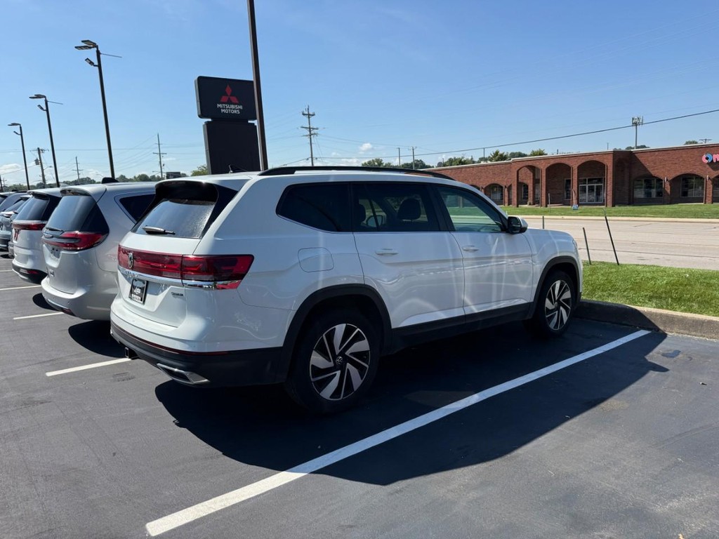 Volkswagen Atlas Vehicle Full-screen Gallery Image 04