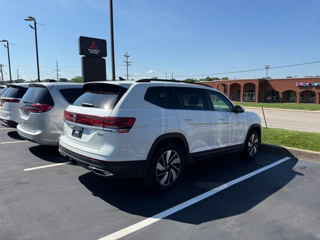 Volkswagen Atlas Vehicle Full-screen Gallery Image 05