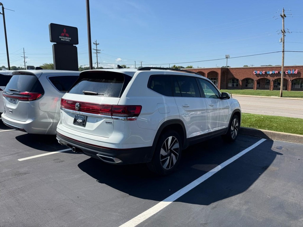 Volkswagen Atlas Vehicle Full-screen Gallery Image 06