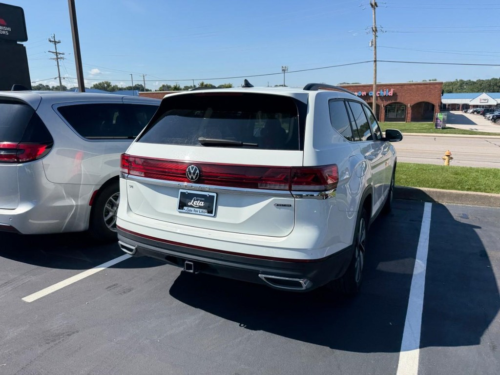 Volkswagen Atlas Vehicle Full-screen Gallery Image 09