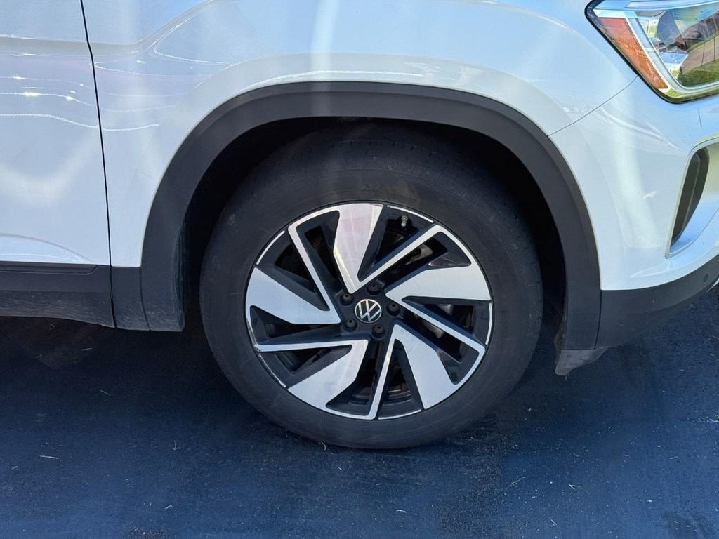 Volkswagen Atlas Vehicle Full-screen Gallery Image 10