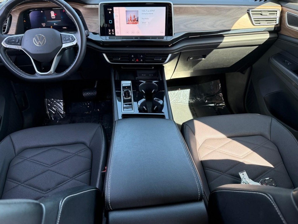 Volkswagen Atlas Vehicle Full-screen Gallery Image 11