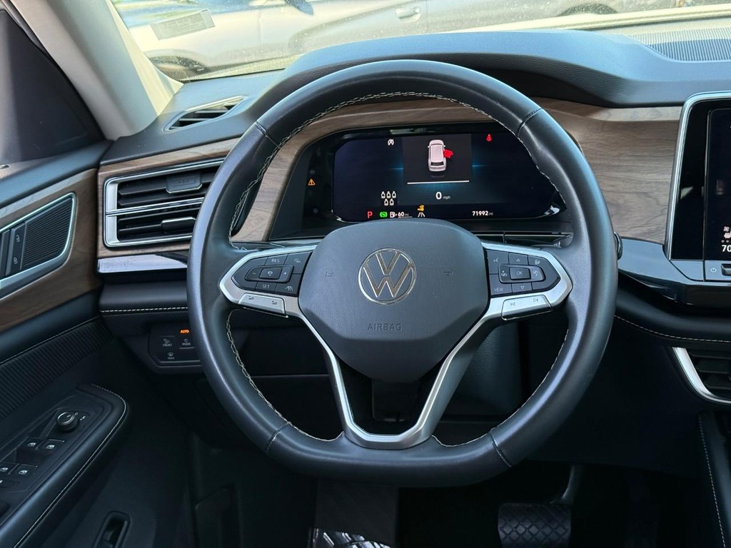 Volkswagen Atlas Vehicle Full-screen Gallery Image 12