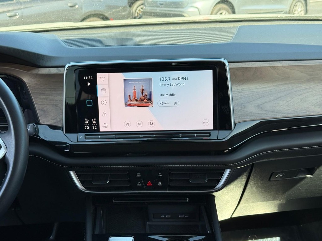 Volkswagen Atlas Vehicle Full-screen Gallery Image 13