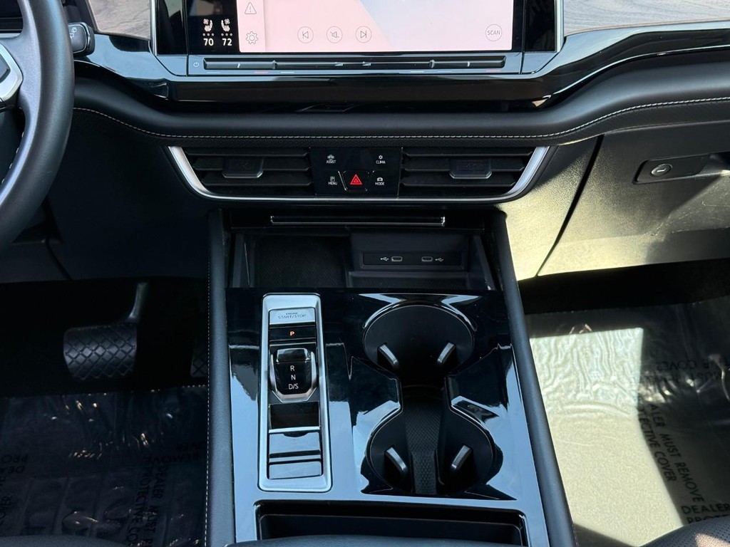 Volkswagen Atlas Vehicle Full-screen Gallery Image 14