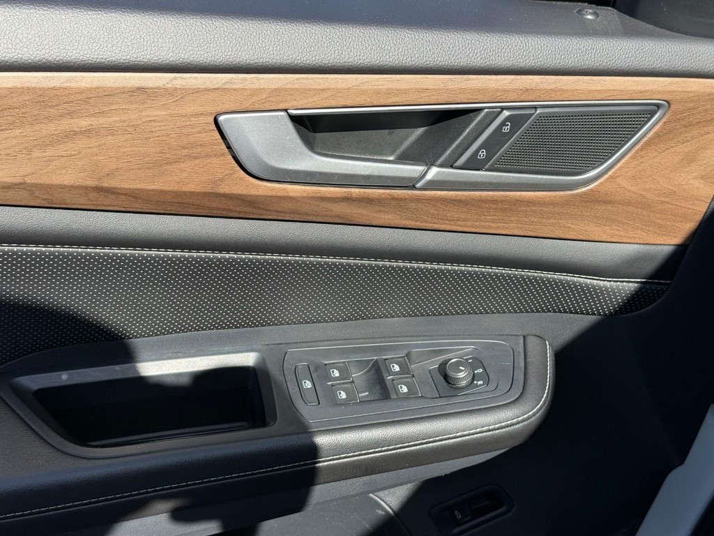 Volkswagen Atlas Vehicle Full-screen Gallery Image 15