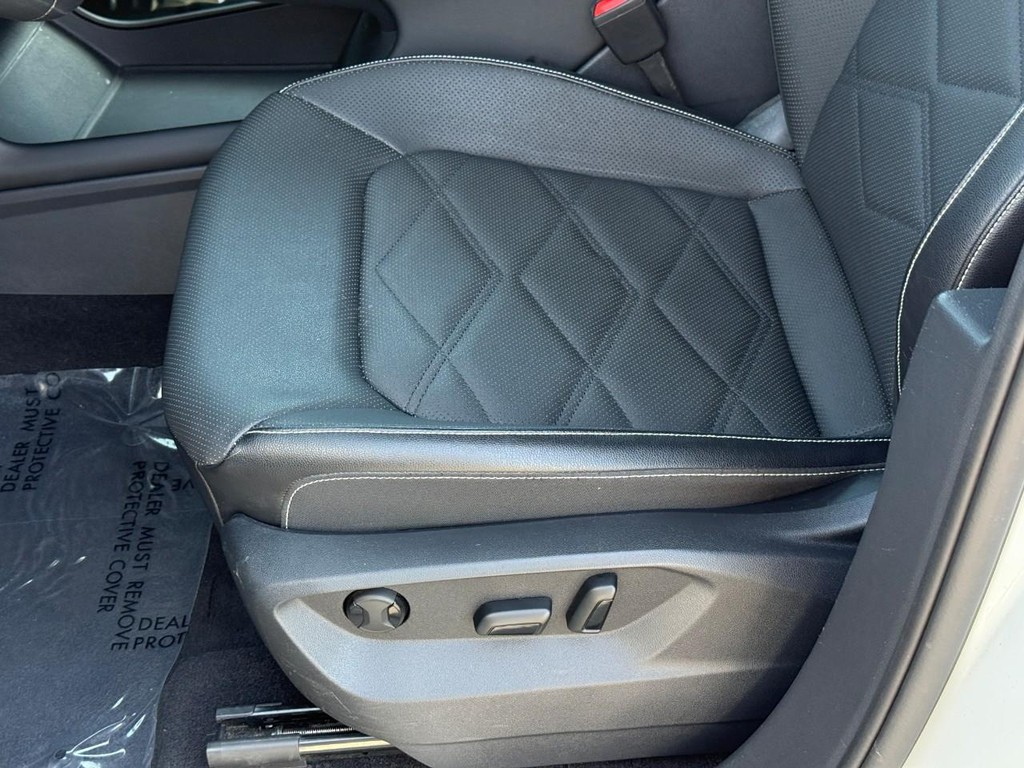 Volkswagen Atlas Vehicle Full-screen Gallery Image 16
