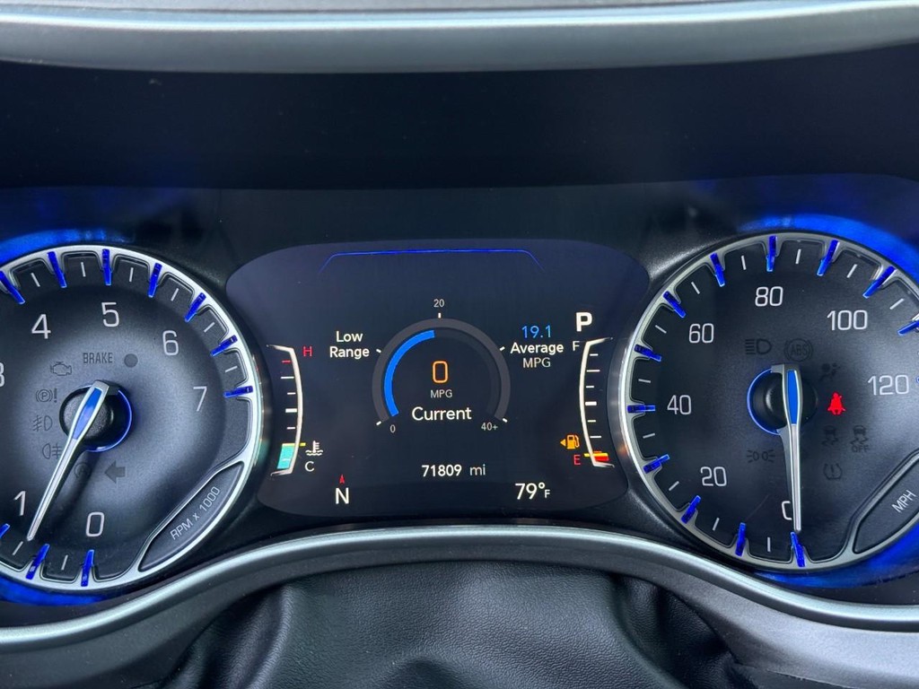Chrysler Pacifica Vehicle Full-screen Gallery Image 22