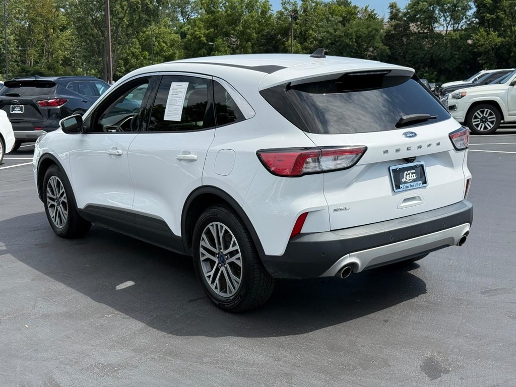 Ford Escape Vehicle Full-screen Gallery Image 04