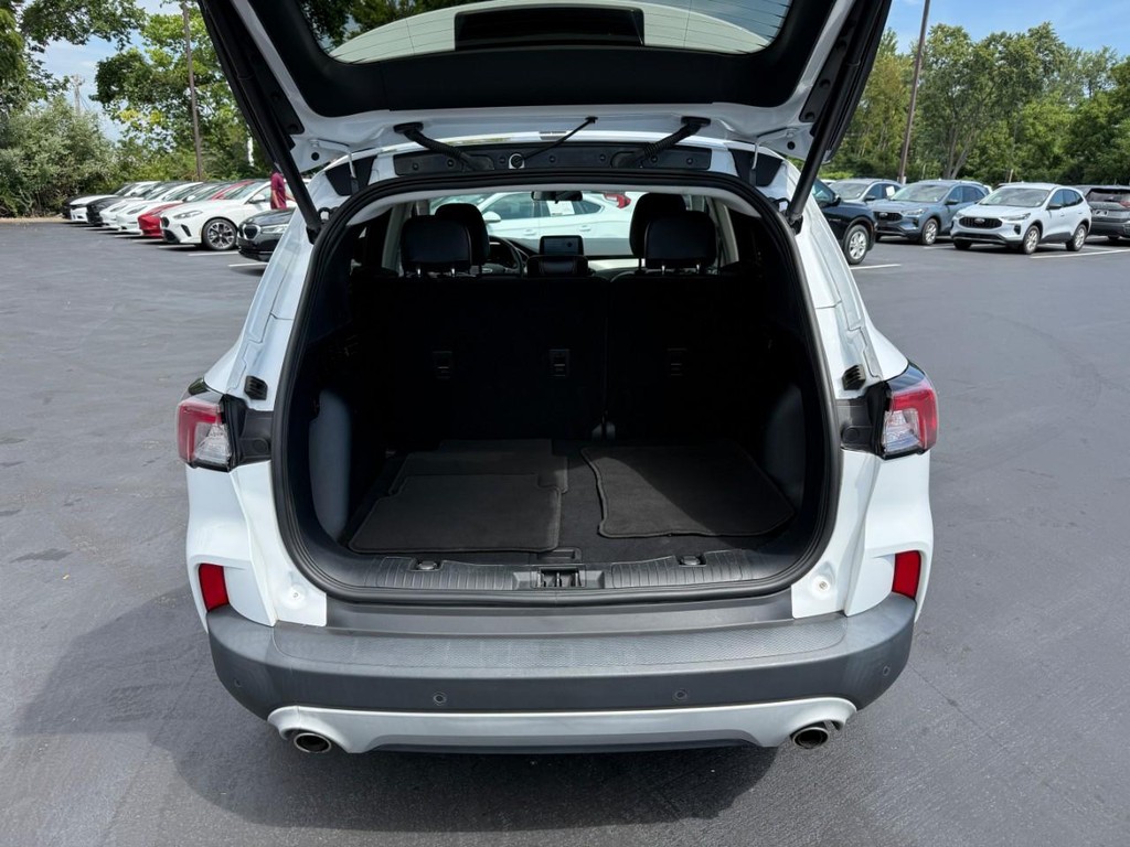 Ford Escape Vehicle Full-screen Gallery Image 07
