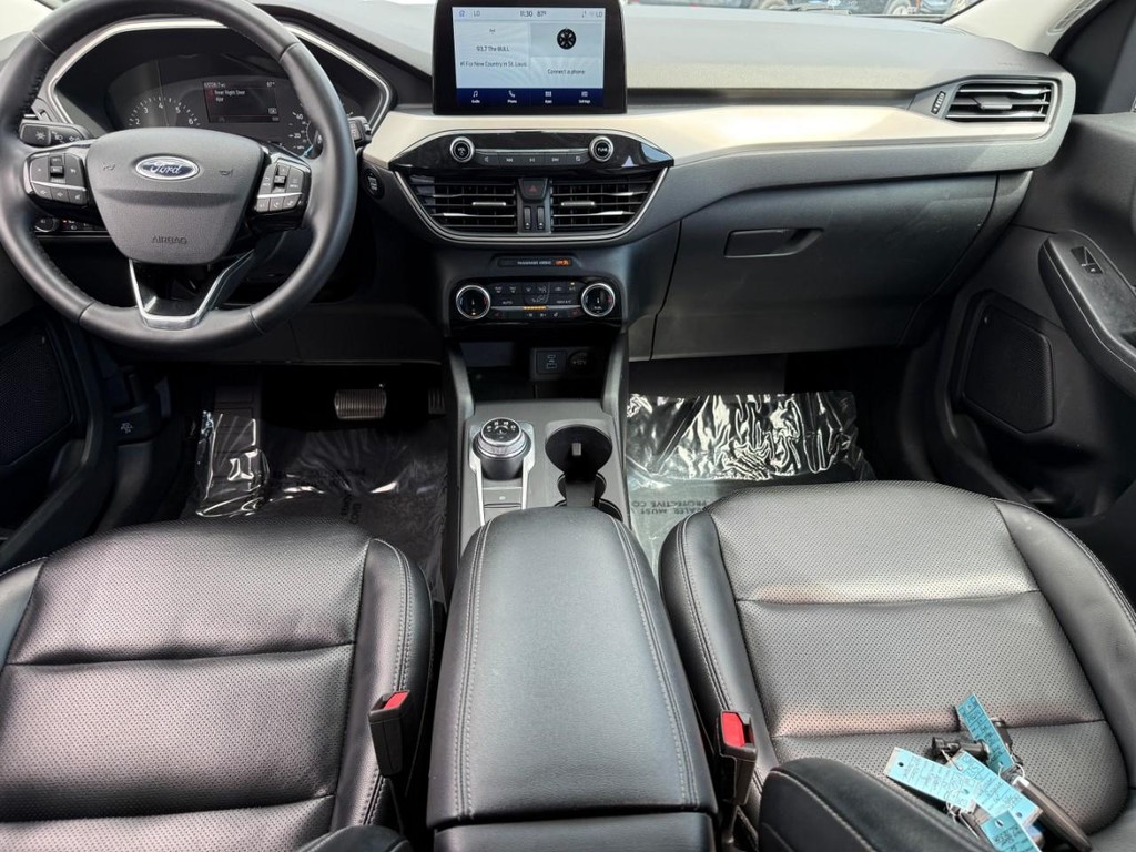 Ford Escape Vehicle Full-screen Gallery Image 12
