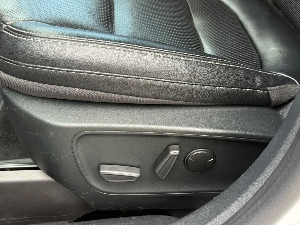 Ford Escape Vehicle Full-screen Gallery Image 20