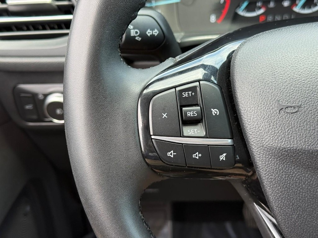 Ford Escape Vehicle Full-screen Gallery Image 21