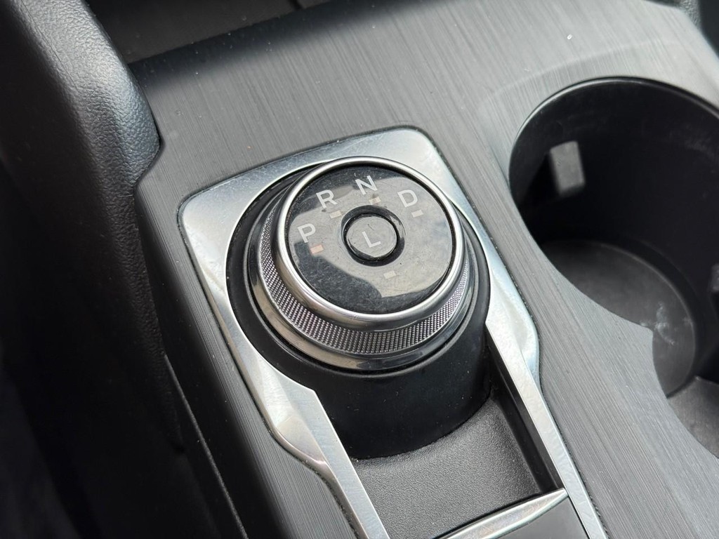 Ford Escape Vehicle Full-screen Gallery Image 23