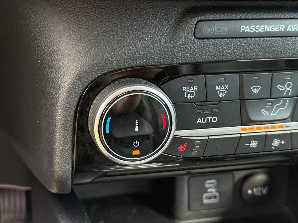 Ford Escape Vehicle Full-screen Gallery Image 24