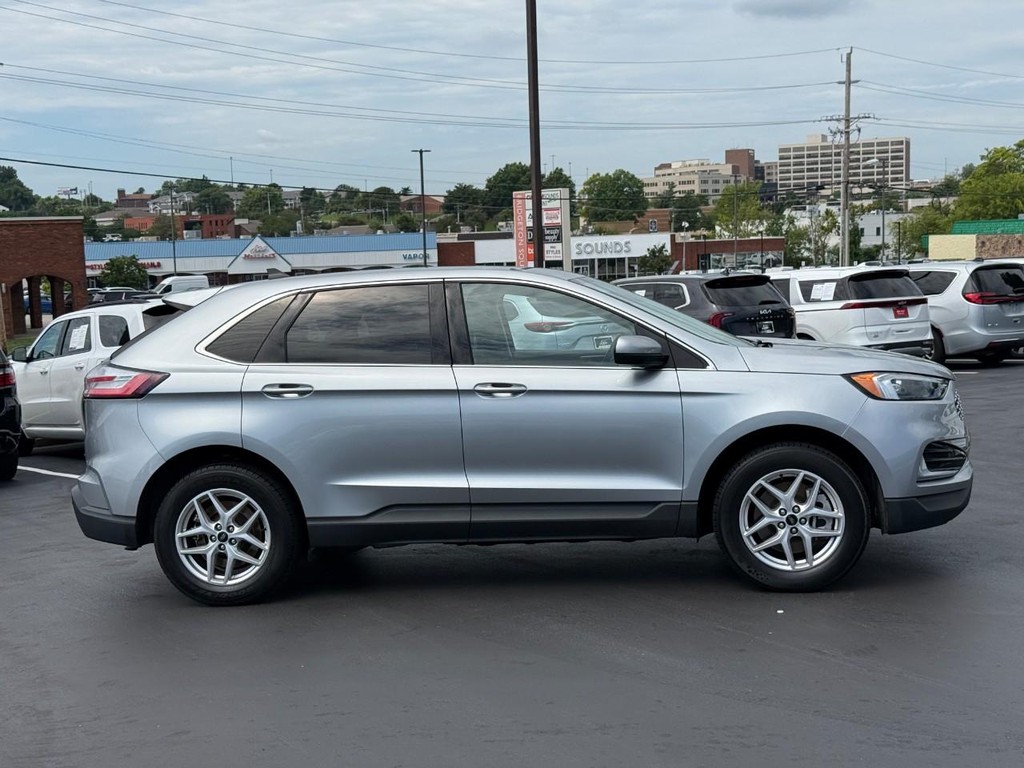 Ford Edge Vehicle Full-screen Gallery Image 02