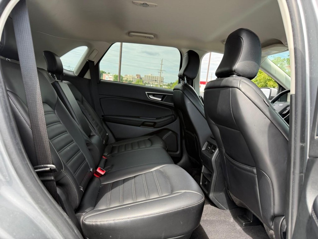 Ford Edge Vehicle Full-screen Gallery Image 11