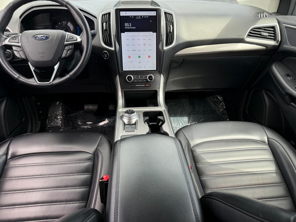 Ford Edge Vehicle Full-screen Gallery Image 12