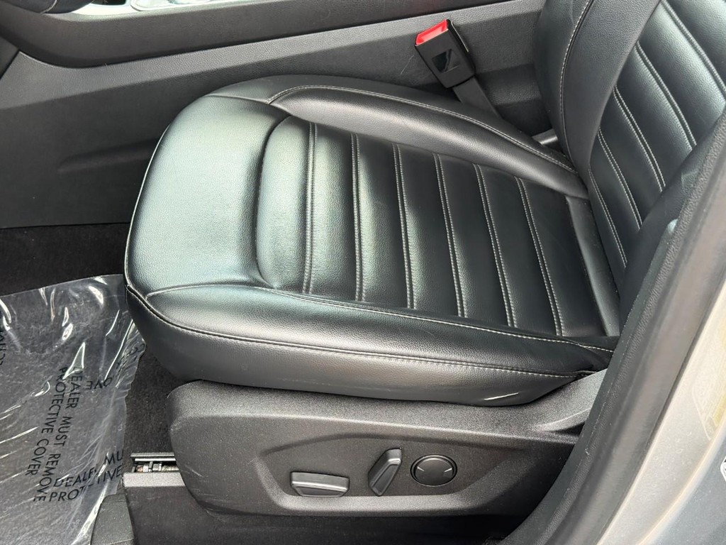 Ford Edge Vehicle Full-screen Gallery Image 19
