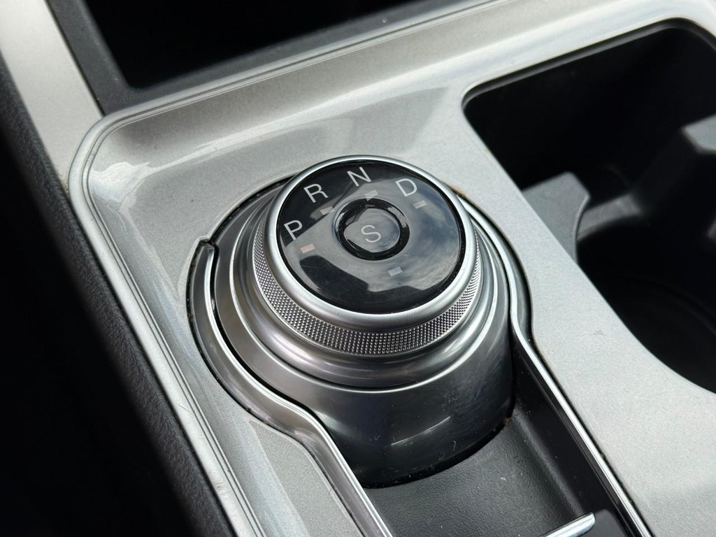 Ford Edge Vehicle Full-screen Gallery Image 24